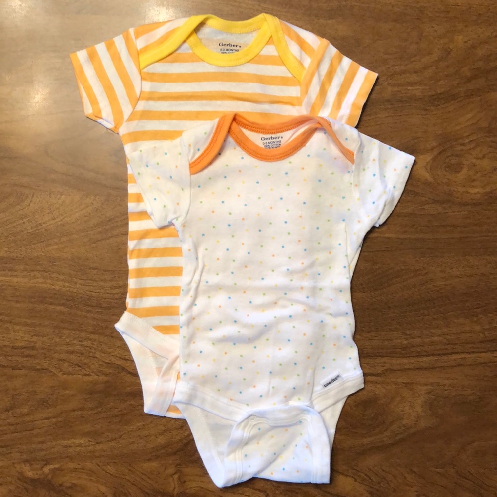 Adorable Gerber onesies 🎃